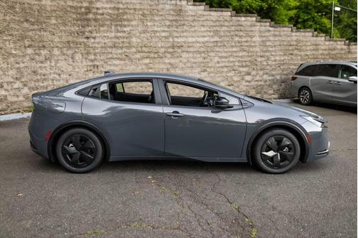 2025 Toyota Prius L
