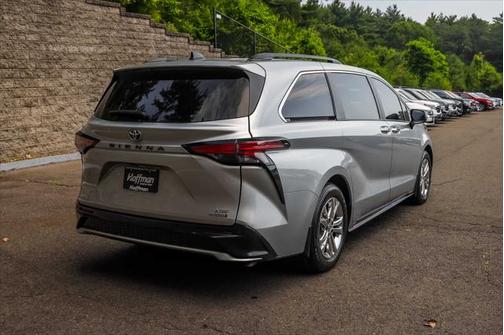2022 Toyota Sienna XSE 7 Passenger