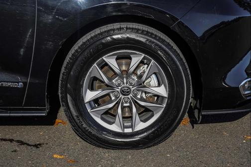 2021 Toyota Sienna XLE 7 Passenger