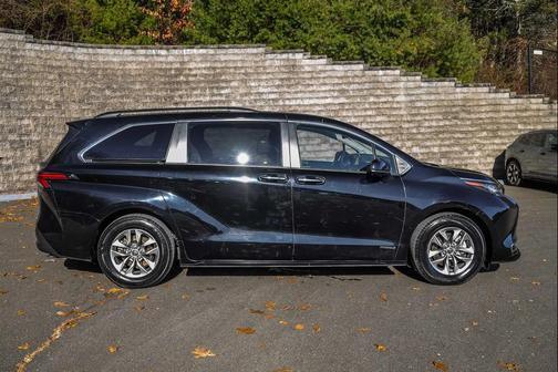 2021 Toyota Sienna XLE 7 Passenger