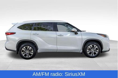 Wind Chill Pearl 2023 Toyota Highlander XLE
