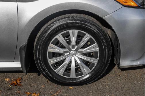 2019 Toyota Camry Hybrid LE