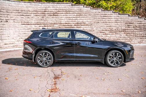 2025 Toyota Crown Signia XLE