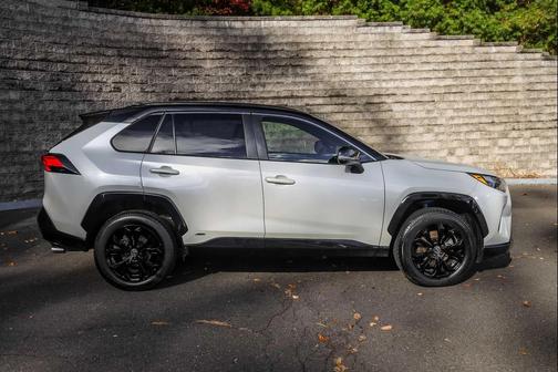 2022 Toyota RAV4 Hybrid SE