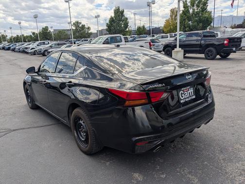 Black 2023 Nissan Altima 2.5 SR