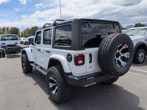 Bright White Clearcoat 2018 Jeep Wrangler Unlimited Sahara