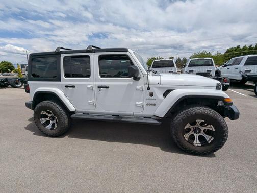 Bright White Clearcoat 2018 Jeep Wrangler Unlimited Sahara