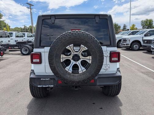 Bright White Clearcoat 2018 Jeep Wrangler Unlimited Sahara