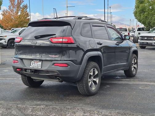 Brilliant Black Crystal Pearlcoat 2016 Jeep Cherokee Trailhawk