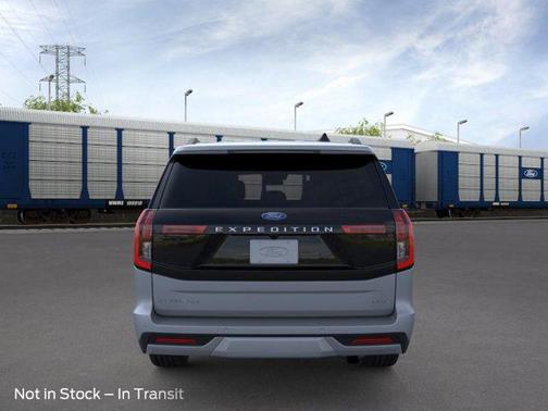 Glacier Gray Metallic Tri-Coat 2026 Ford Expedition Max Platinum