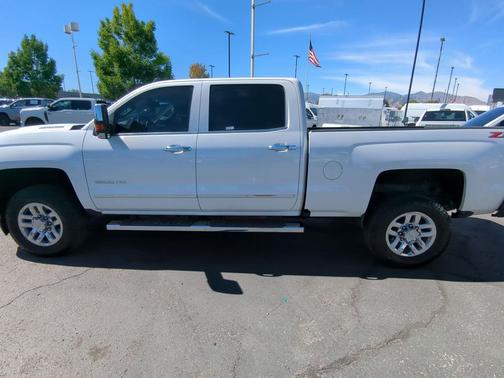 Iridescent Pearl Tricoat 2019 Chevrolet Silverado 2500 LTZ