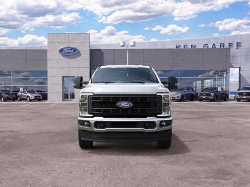 Oxford White 2027 Ford F-350 XL