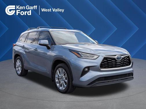 Moon Dust 2023 Toyota Highlander Hybrid Limited