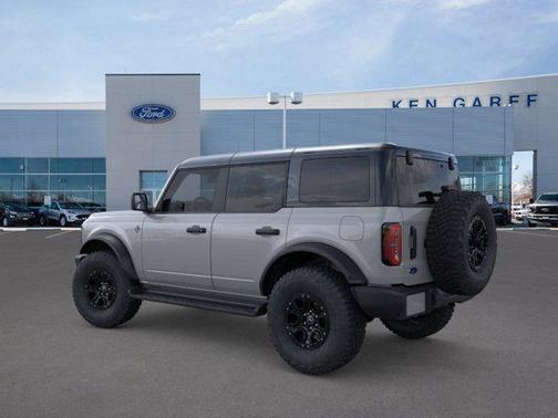 Avalanche Gray 2026 Ford Bronco Outer Banks