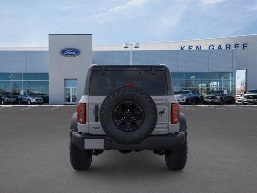 Avalanche Gray 2026 Ford Bronco Outer Banks