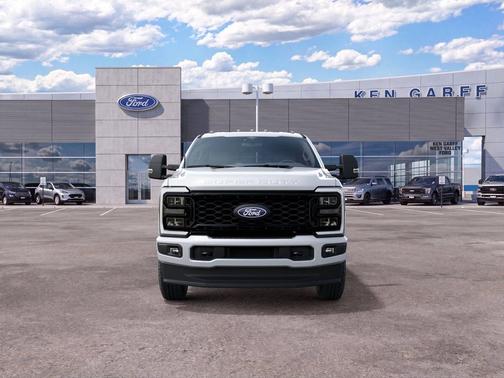Oxford White 2027 Ford F-350 XLT
