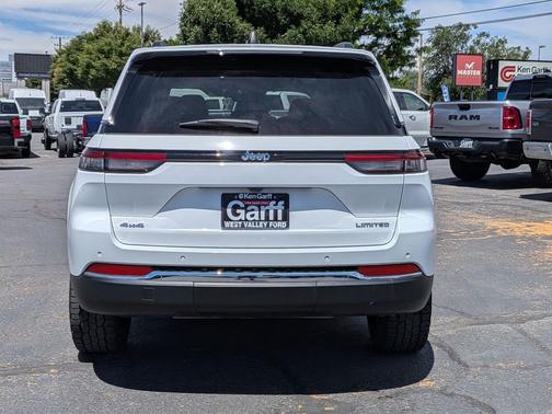 Bright White Clearcoat 2023 Jeep Grand Cherokee Limited