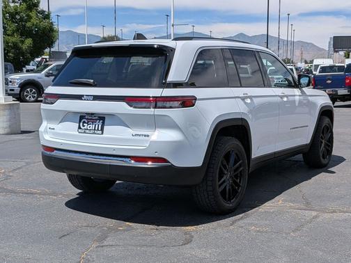 Bright White Clearcoat 2023 Jeep Grand Cherokee Limited