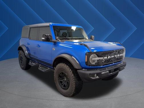 VELOCITY BLUE METALLIC 2021 Ford Bronco WILDTRAK