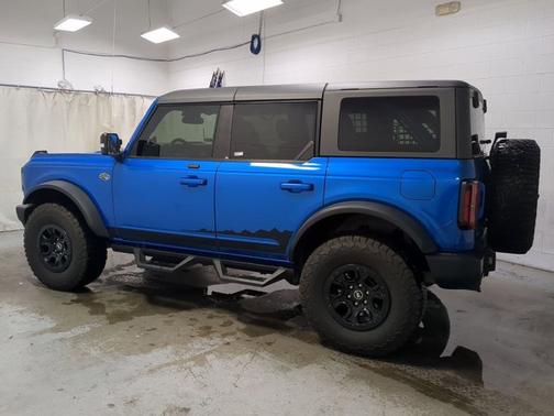 VELOCITY BLUE METALLIC 2021 Ford Bronco WILDTRAK
