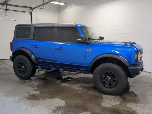 VELOCITY BLUE METALLIC 2021 Ford Bronco WILDTRAK