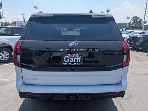 Space Silver Metallic 2025 Ford Expedition Active