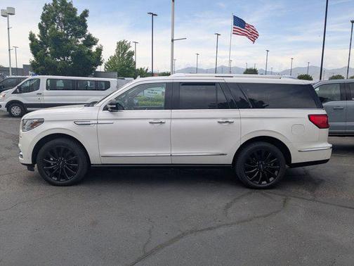 White Platinum Clearcoat Metallic 2018 Lincoln Navigator L Reserve