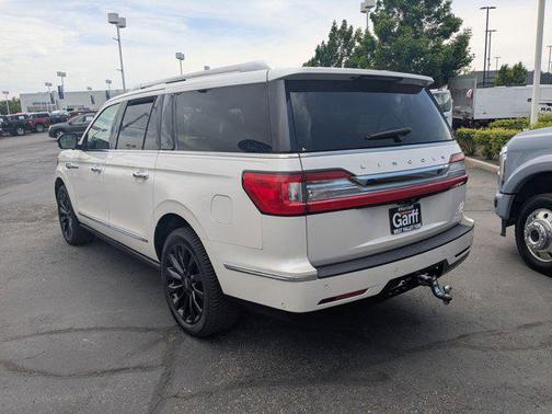 White Platinum Clearcoat Metallic 2018 Lincoln Navigator L Reserve