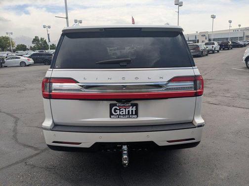 White Platinum Clearcoat Metallic 2018 Lincoln Navigator L Reserve