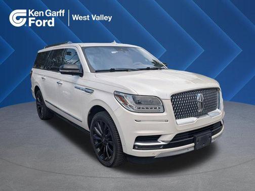 White Platinum Clearcoat Metallic 2018 Lincoln Navigator L Reserve