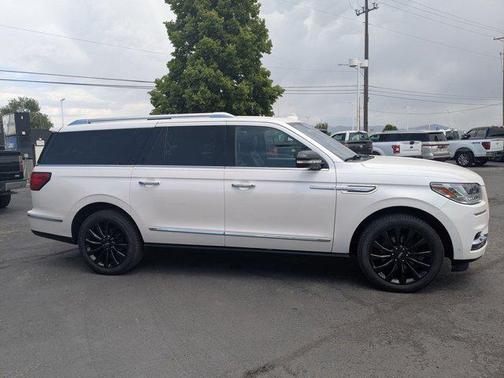 White Platinum Clearcoat Metallic 2018 Lincoln Navigator L Reserve