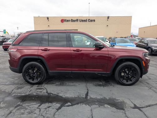 Velvet Red Pearlcoat 2025 Jeep Grand Cherokee Altitude