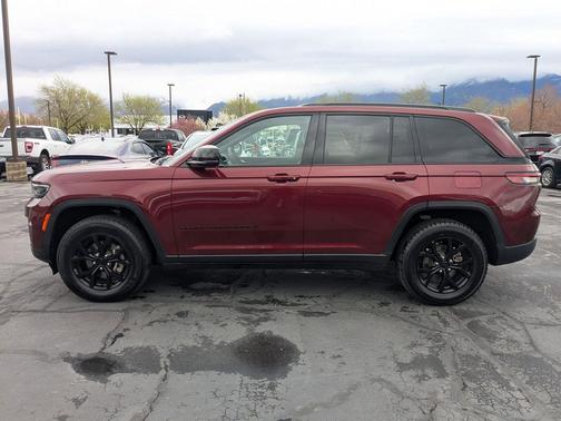 Velvet Red Pearlcoat 2025 Jeep Grand Cherokee Altitude
