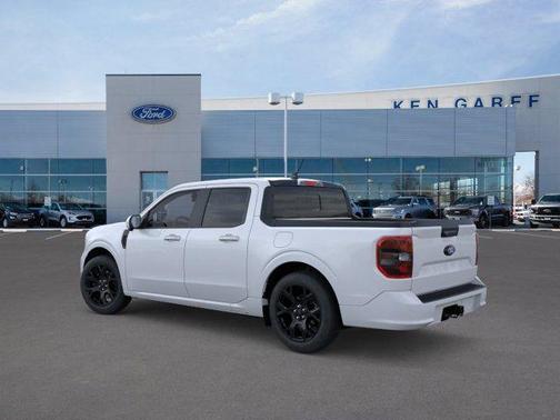 Space White Metallic 2026 Ford Maverick Lobo High