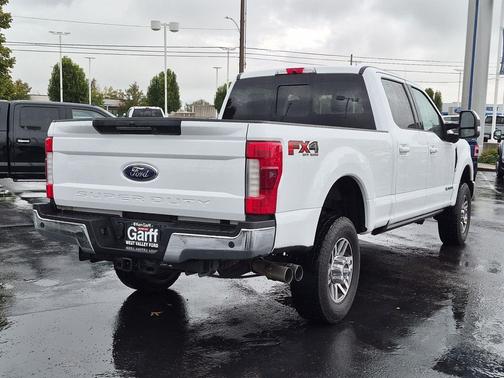 Oxford White 2017 Ford F-350 Lariat