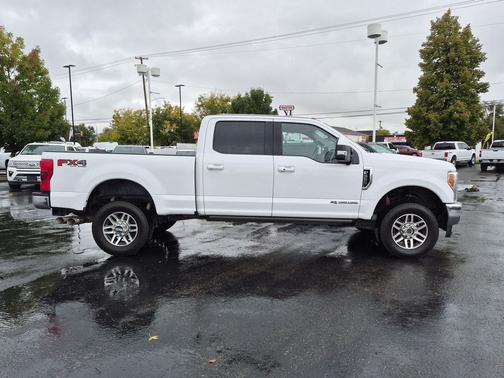 Oxford White 2017 Ford F-350 Lariat