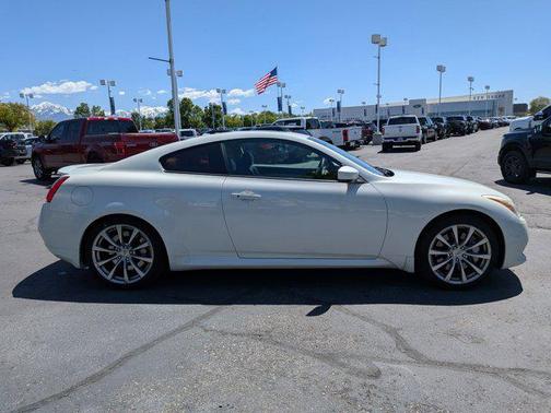 Ivory Pearl 2008 INFINITI G37 Journey