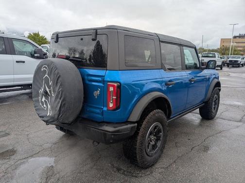VELOCITY BLUE METALLIC 2023 Ford Bronco BADLANDS