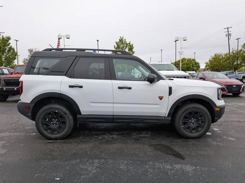 OXFORD WHITE 2025 Ford Bronco Sport BADLANDS