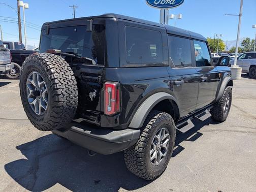 Shadow Black 2024 Ford Bronco Badlands