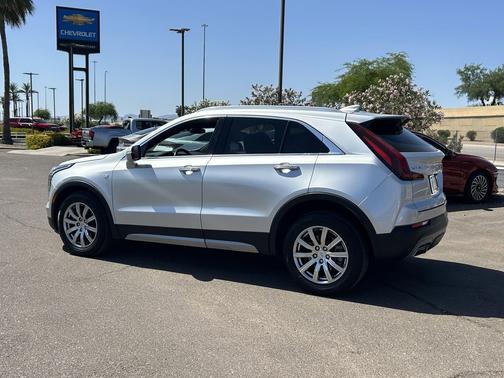 Radiant Silver Metallic 2022 Cadillac XT4 Premium Luxury