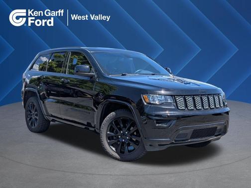 Diamond Black Crystal Pearlcoat 2020 Jeep Grand Cherokee Altitude