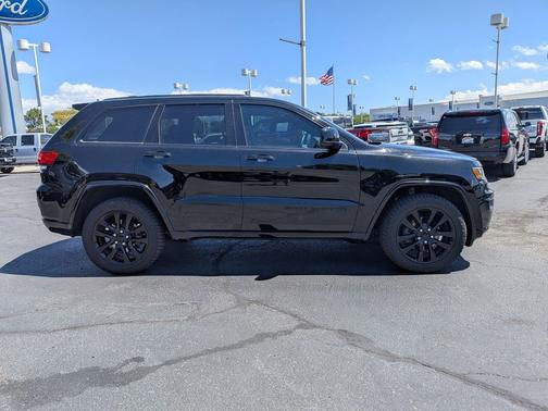Diamond Black Crystal Pearlcoat 2020 Jeep Grand Cherokee Altitude