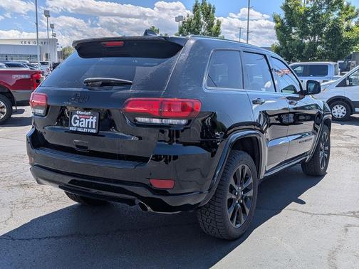 Diamond Black Crystal Pearlcoat 2020 Jeep Grand Cherokee Altitude