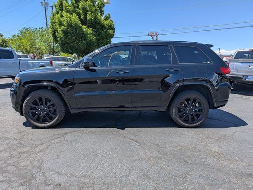 Diamond Black Crystal Pearlcoat 2020 Jeep Grand Cherokee Altitude