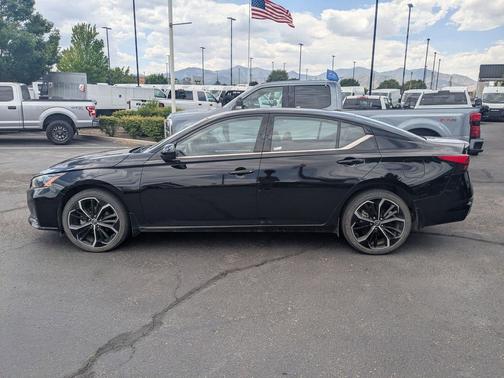 Super Black 2024 Nissan Altima 2.5 SR