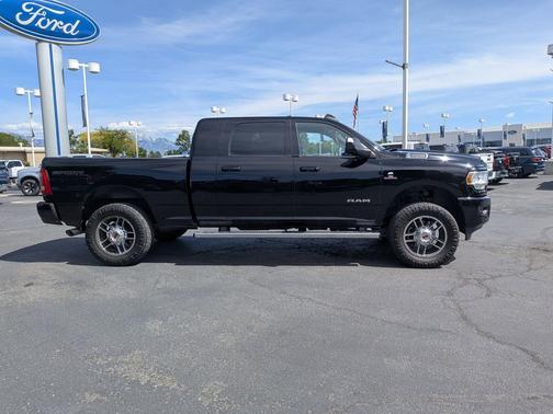 Diamond Black Crystal Pearlcoat 2020 RAM 3500 Big Horn