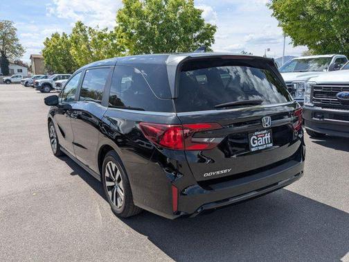 Crystal Black Pearl 2025 Honda Odyssey EX-L