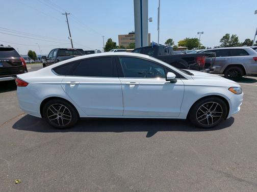 Oxford White 2017 Ford Fusion SE