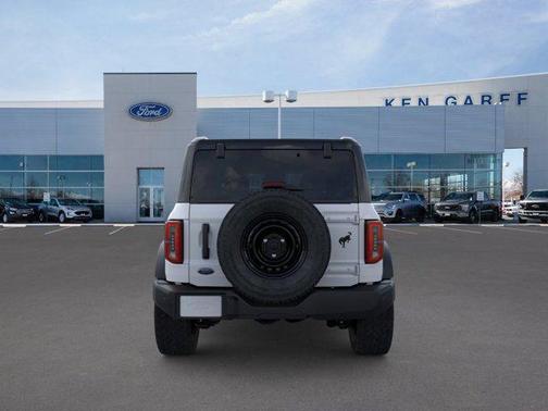 Oxford White 2026 Ford Bronco Outer Banks